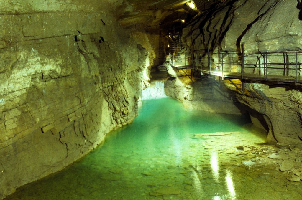 Grottes à Visiter Dans Le Jurala Nature Sauvage Jurassienne